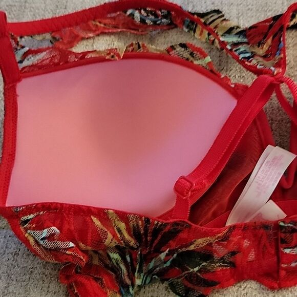 PINK Victoria's Secret Bra - Picture 3 of 7